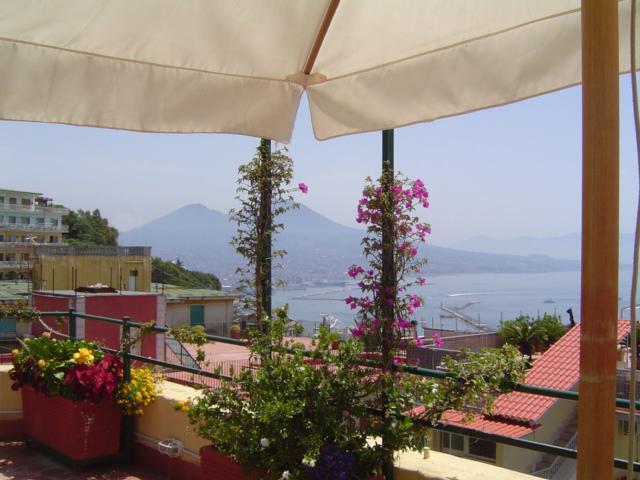 Una Terrazza Sul Golfo Nápoles Exterior foto